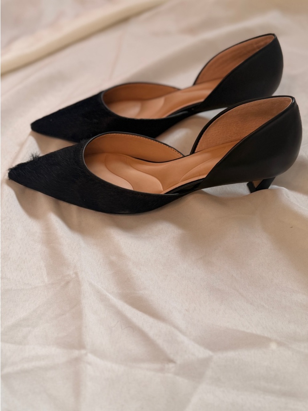 Gianni Bini Black Pointed D'Orsay Flats - Picture 2 of 6